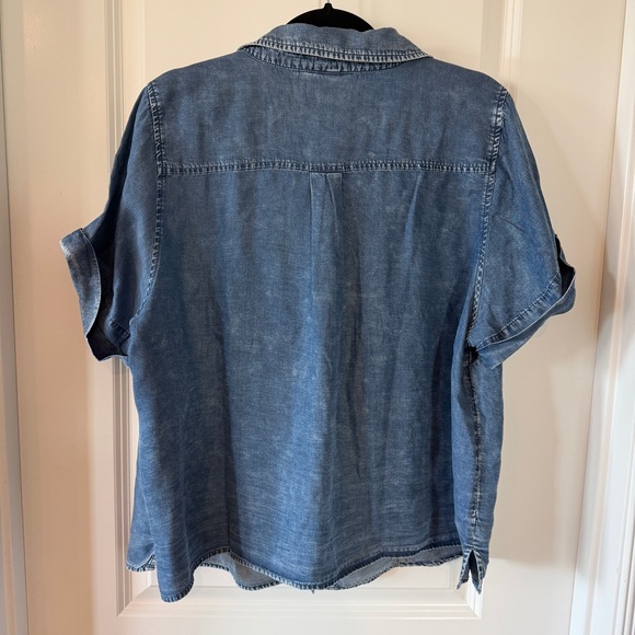 NWT Torrid Size 0/L Blue Chambray Short Sleeve Button Down Shirt Rolled Sleeves - Picture 5 of 5